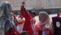 Lomba Makan Kerupuk